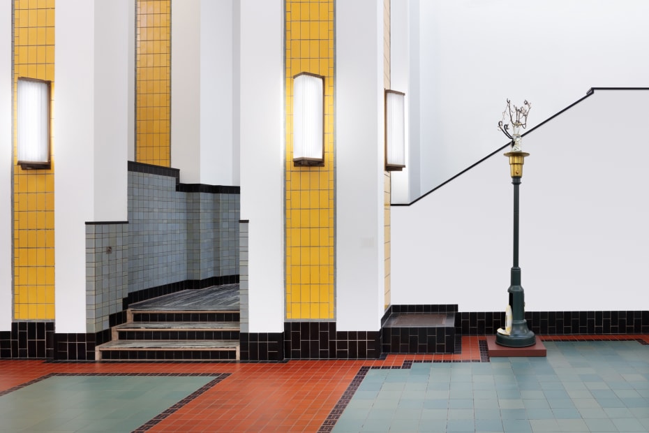 Installation image of Magali Reus: Parallel Bones.